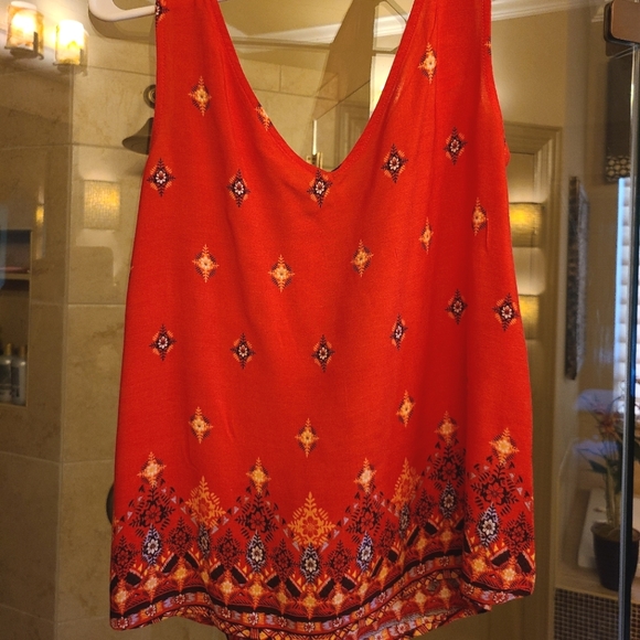 Red top - Picture 1 of 3